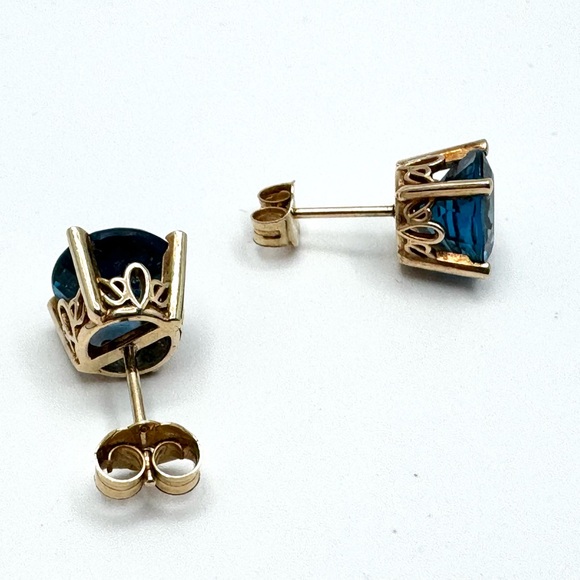 RGE 10K Gold Brilliant Cut London Blue Topaz Scroll Stud Earrings - Picture 4 of 9